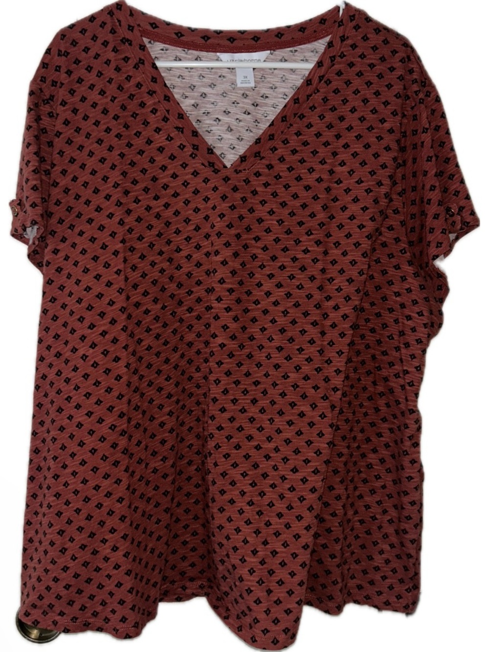 Liz Claiborne V-Neck Short Sleeve Top in Rust with Black Motif
